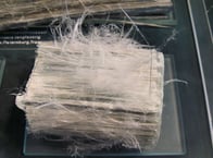 Naturally_occurring_white_asbestos_fibers-web