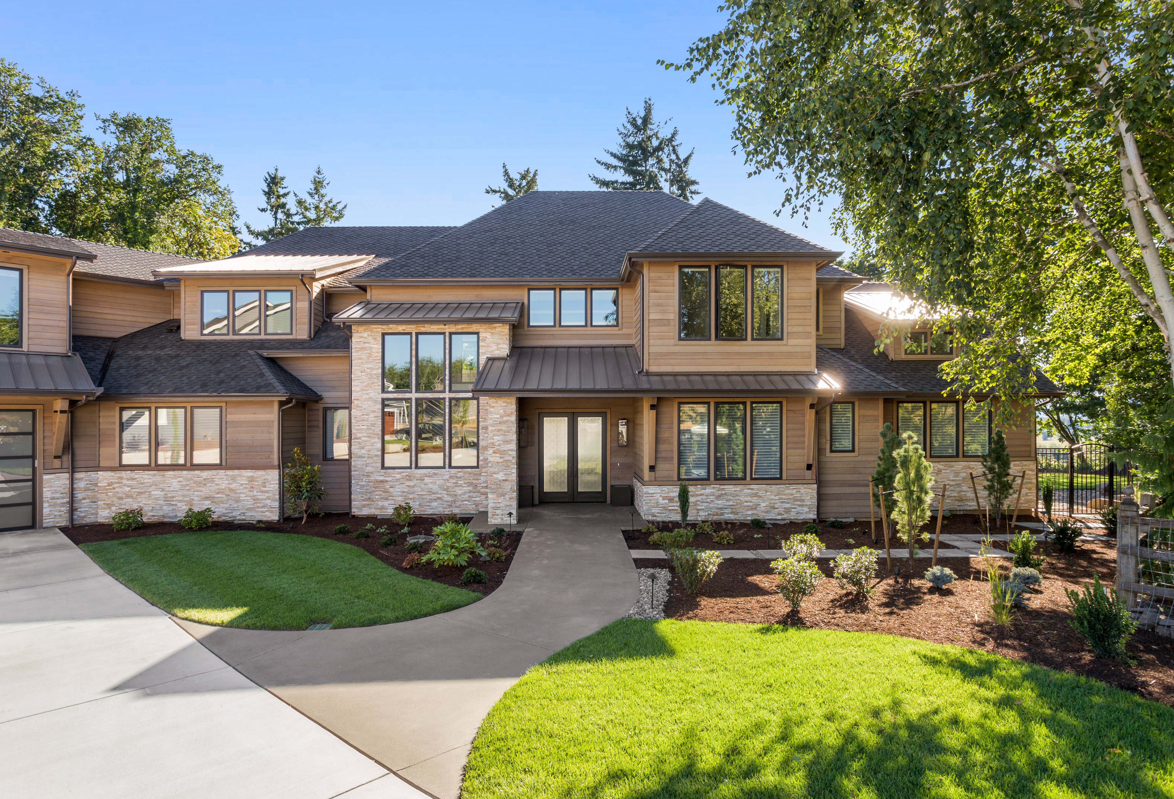 front-lawn-of-modern-home