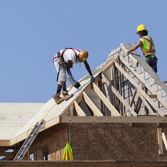 men-installing-roof-to-new-home