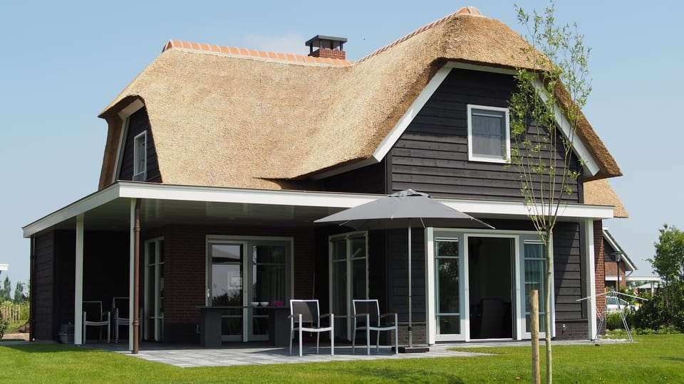 storm-door-grey-house